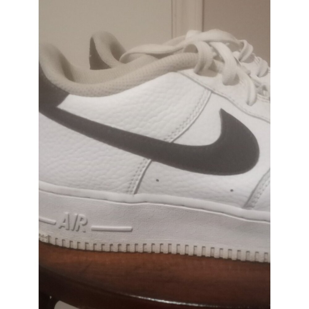 Kid's Size 7y / Women's Size 8.5 Nike Air Force 1 (GS) White Black CT3839-100 - Picture 4 of 13